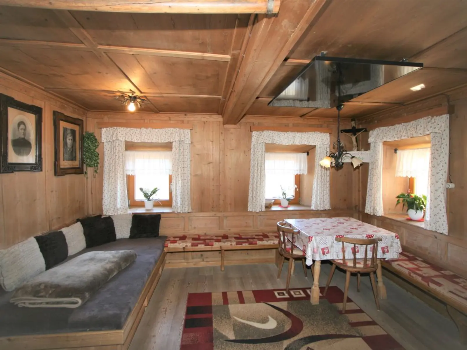 tr_h-1200_w-1600_pr-true_fo-auto_2_dl4alo